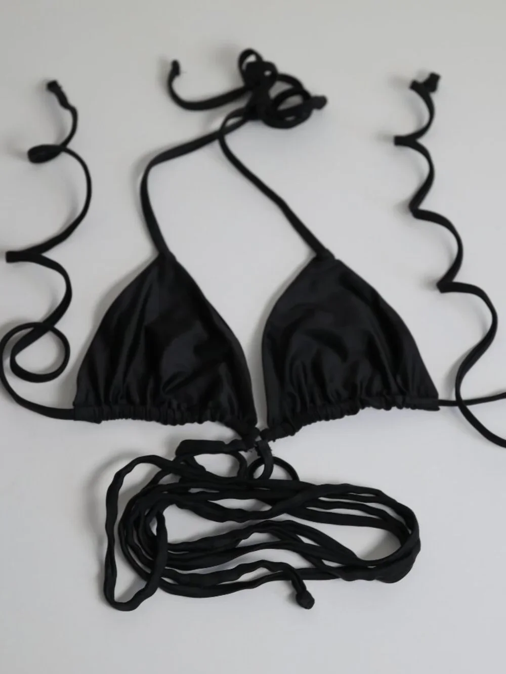 ALO Yoga Frankies Bikinis Tatum Satin Triangle Bikini Top • Size S • Black 🖤